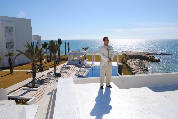 La Badira compte 130 chambres, dont six suites avec une petite piscine privée sur le balcon