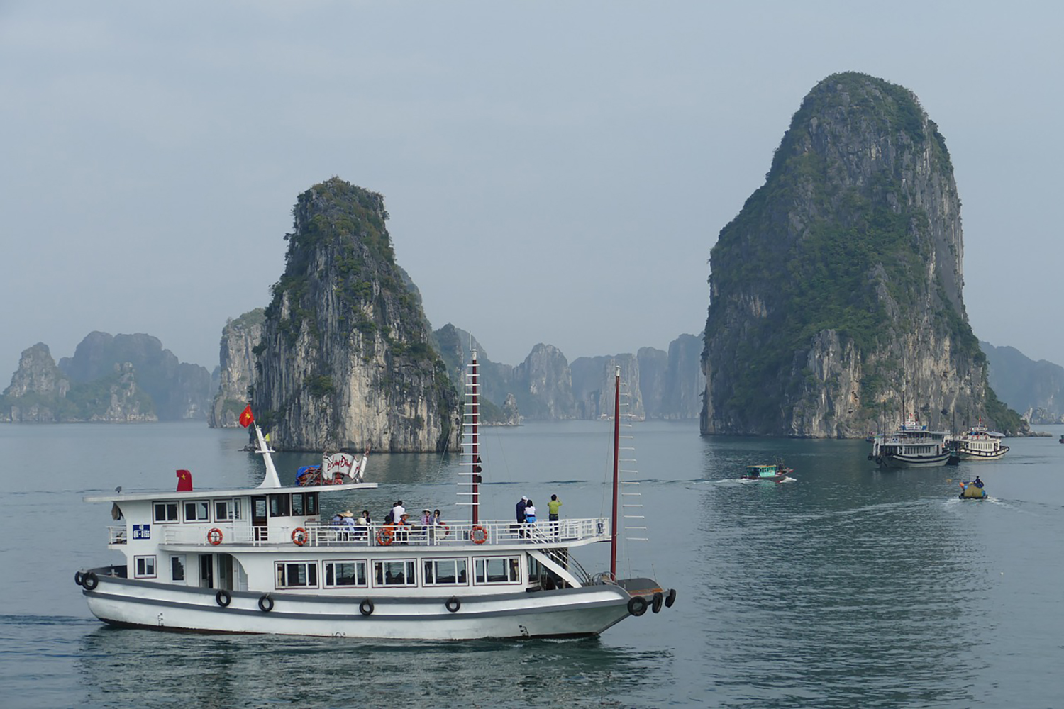 La célèbre baie d’Ha-Long où les bateaux touristiques sont de plus en plus une source de pollution. ©pixabay creative commons CC0