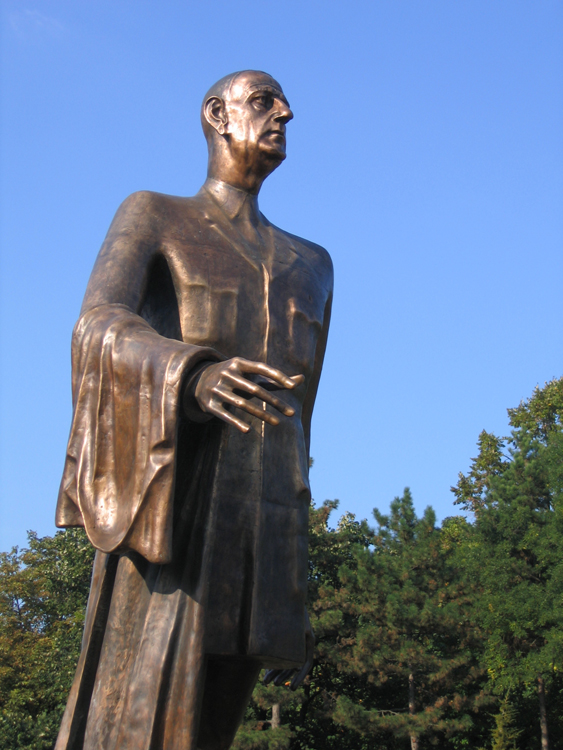 La statue de Charles de Gaulle à l’entrée du parc Herastrau