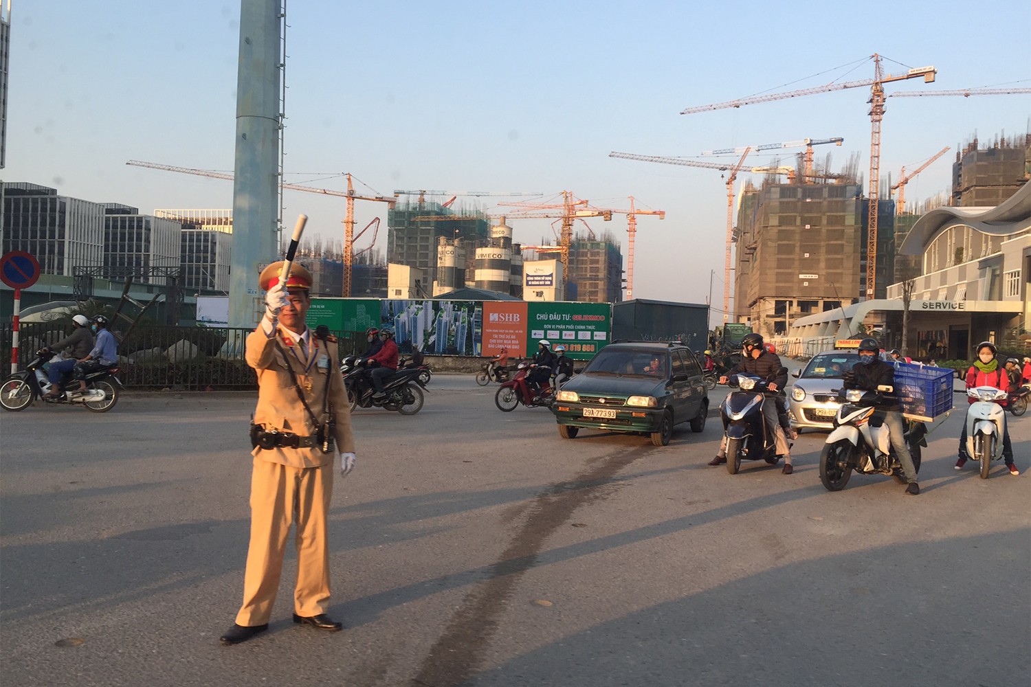 Les transports, le développement de la ville et la situation géographique de la ville sont les principaux facteurs de pollution de l’air à Hanoi.
