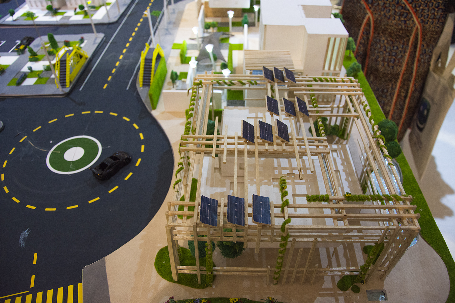 Une maquette de la smart city pensée par les étudiants de l’université de Rabat : les panneaux solaires