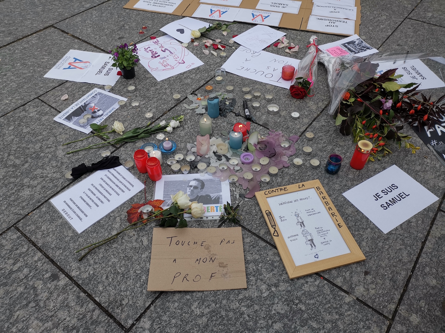 Des hommages à Samuel Paty lors d’une manifestation à Strasbourg le 18 octobre 2020. © Globe Reporters 