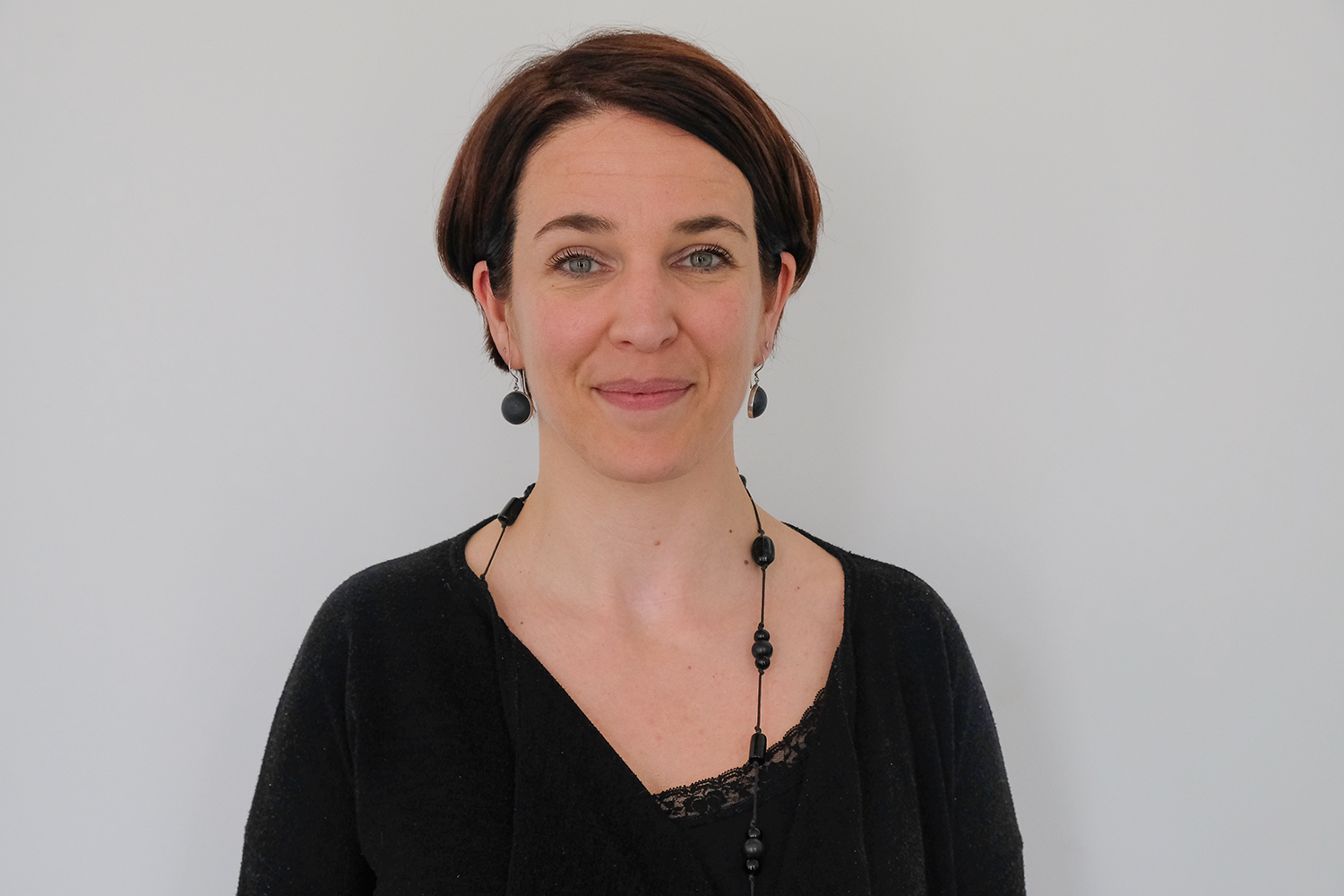 Julie LAMART - LULE est Cheffe du Service de la médiation archéologique de la Direction de l’archéologie du département du Pas-de-Calais.