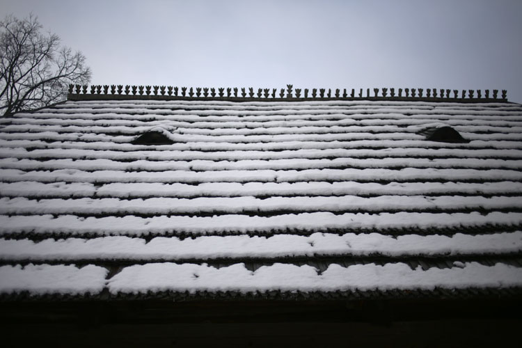 Le toit en pente permet d’évacuer la neige