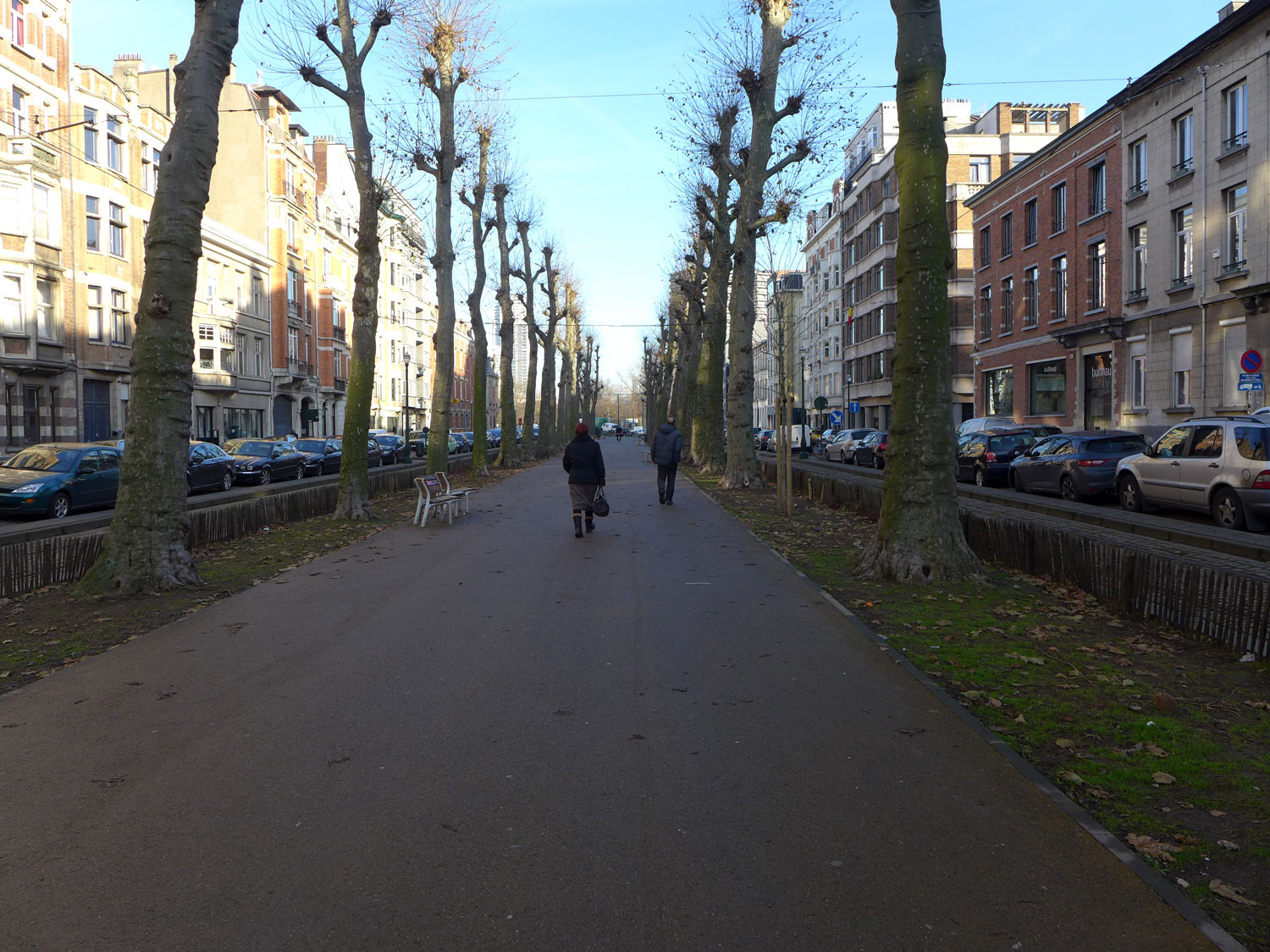 Bruxelles et ses larges trottoirs et avenues où il est agréable de marcher.