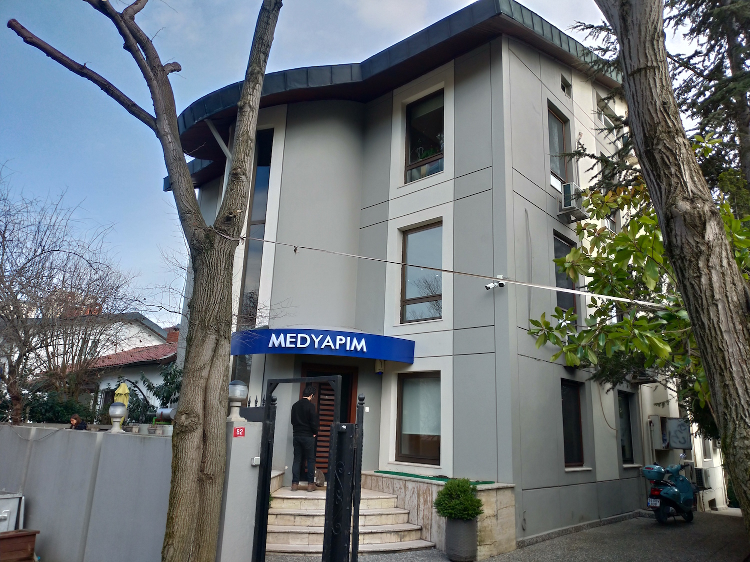 C’est dans une de ces ruelles calmes que Medyapim, la maison de production où travaille Gülümsün ÖZKÖK, s’est installée. © Globe Reporters