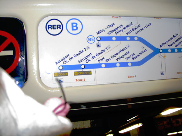 Pour rejoindre l’aéroport de Roissy le plus économique est le RER B.