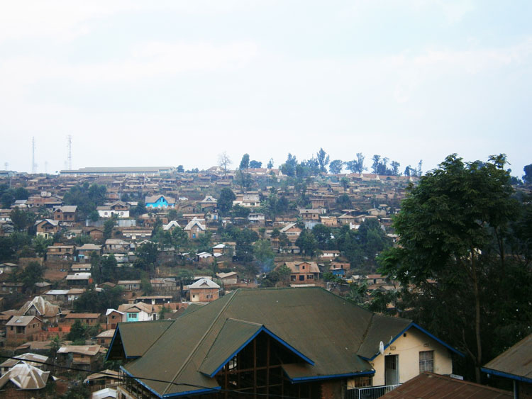 Vue de Bukavu, au fond une caserne militaire © Globe Reporters 2014