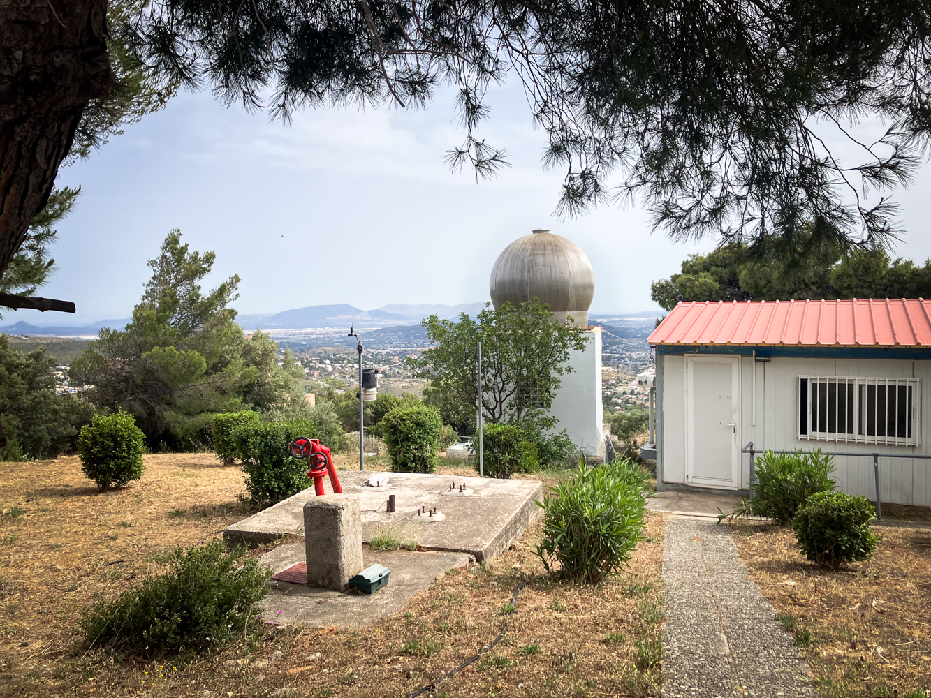 Sur le site de l’Observatoire national d’Athènes, à Pendeli © Globe Reporters