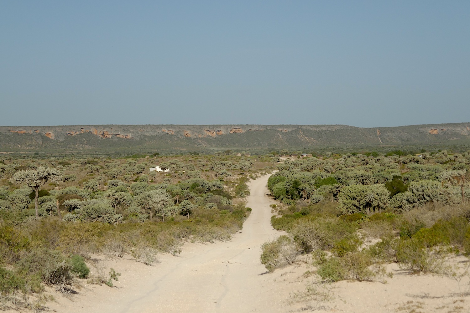 La route du littoral longe la côte depuis Anakao et mène à Itampolo © Globe Reporters